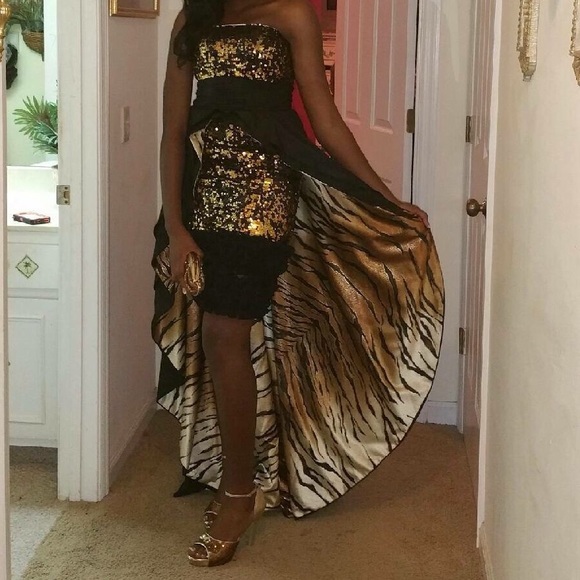 Sherri Hill Prom Dress size 6 - Picture 2 of 3