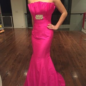 Pink Sherri Hill homecoming / prom gown