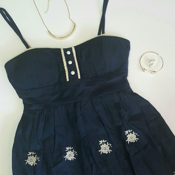 Dresses & Skirts - 🌸HP🌸 Navy dress with cream lace trim