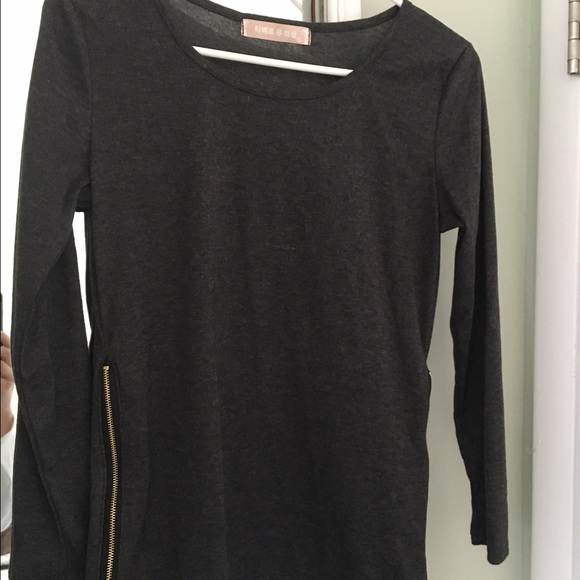 NWOT Dark grey fitted zipper top