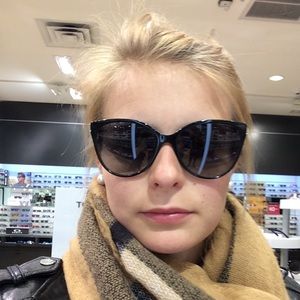 Meet your Posher, Szandra