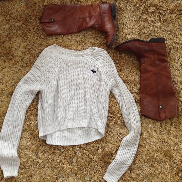 Cream Abercrombie Sweater