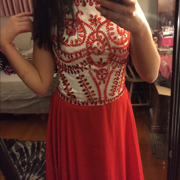 Dresses & Skirts - Red prom dress