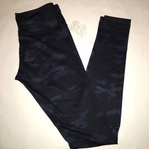 NWT Lululemon Oil Slick Blue Camo Wunder Under