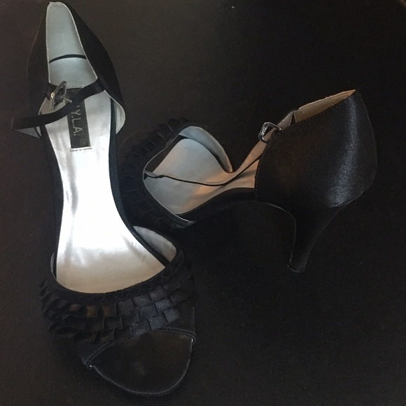 NYLA Black Ruffled Open Toe Sandals - Picture 1 of 2