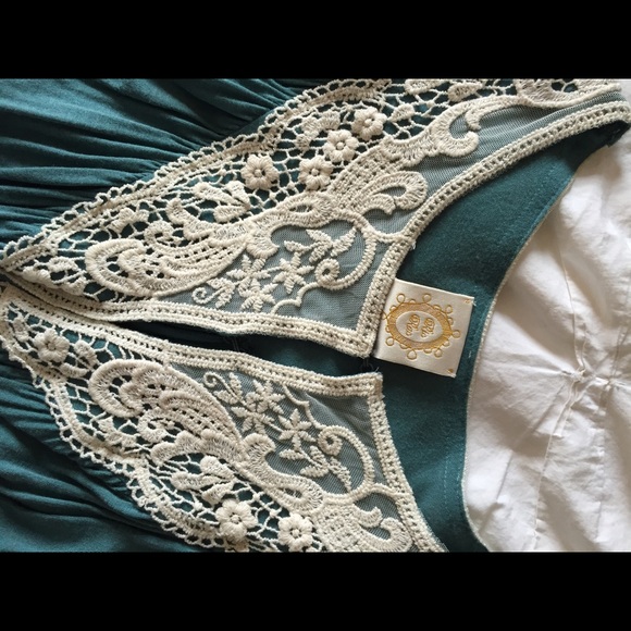 Lace embellished crop top - Picture 2 of 3