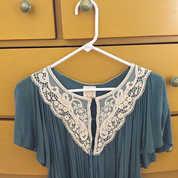 Lace embellished crop top - Picture 3 of 3