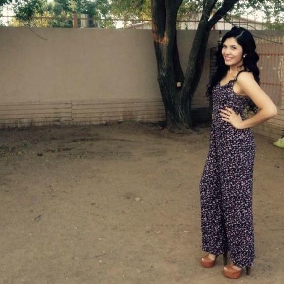 Meet your Posher, Selena - Picture 1 of 1