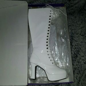 White heel boots perfect for Halloween NWT