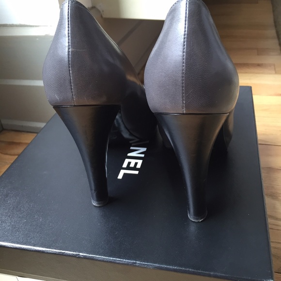Chanel Two Tone CC Cap Toe Pumps - Picture 3 of 4