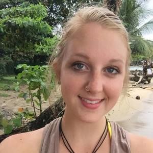 Meet your Posher, Corinne