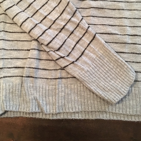 Included for 🔴FREE w $40 ⬇️Kenzie  sweater - Picture 3 of 3