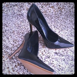 Black patent leather 4 1/2 inch pumps