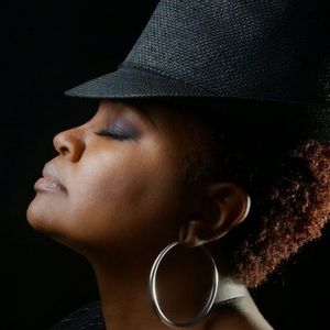 Meet your Posher, Valda