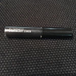 MAC Liquidlast Liner