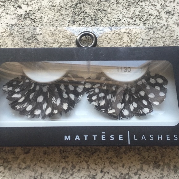 ✨NEW✨ lashes - Picture 1 of 3