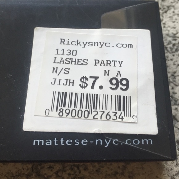 ✨NEW✨ lashes - Picture 2 of 3