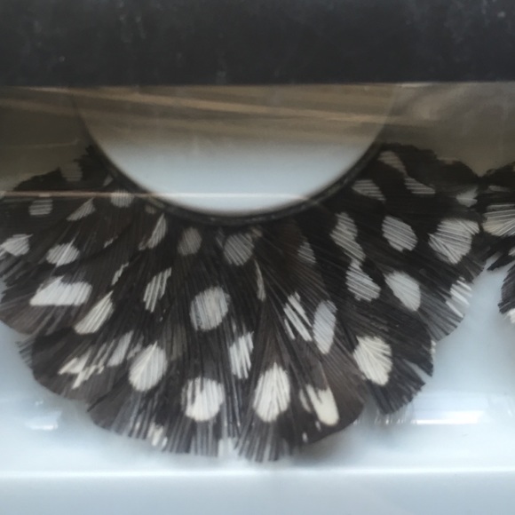 ✨NEW✨ lashes - Picture 3 of 3