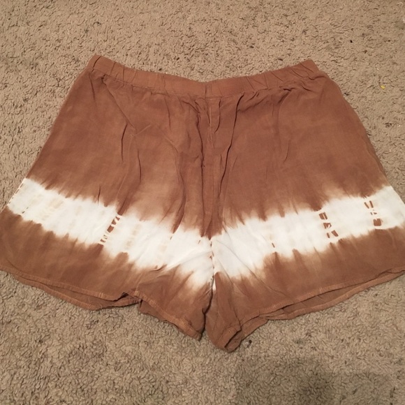 High-waisted breezy shorts