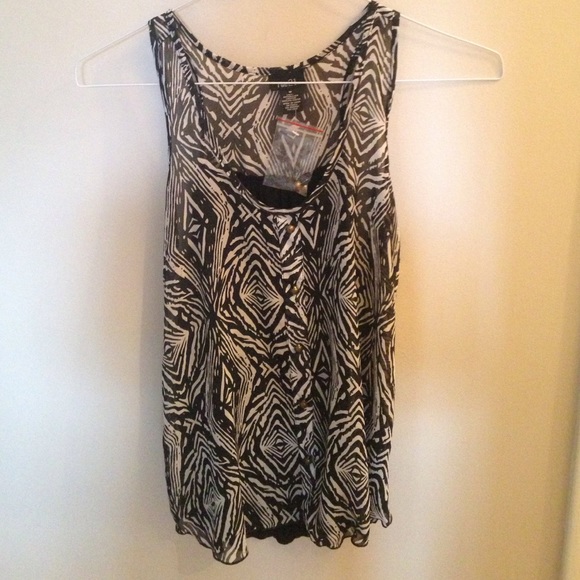 🎉SALE!🎉NWT Black & White Print Tank - Medium - Picture 2 of 4