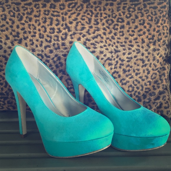 Turquoise heels🔥