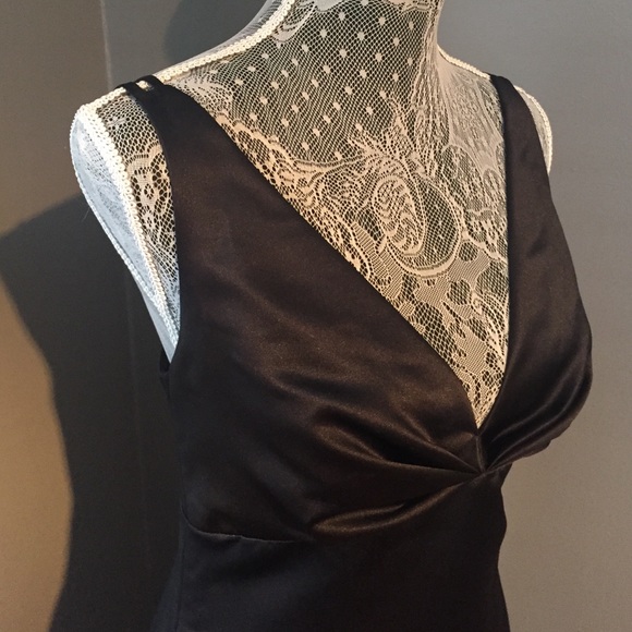 GORGEOUS GOWN - Picture 2 of 3