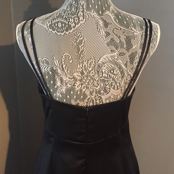 GORGEOUS GOWN - Picture 3 of 3