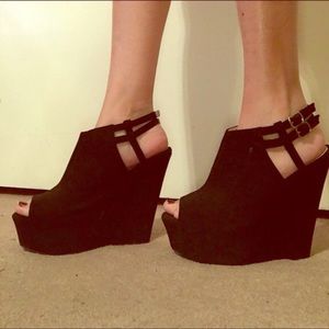 🌺 BLACK WEDGES 🌺