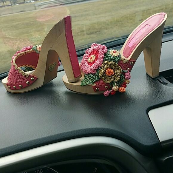 Betsey Johnson slipper