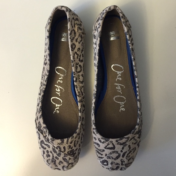 TOMS BALLET FLATS BRAND NEW!