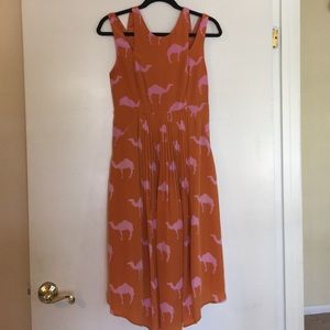 Orange dress with pink camels.