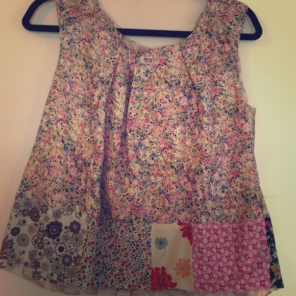 Sleeveless Dosa multi-colored pleated top.