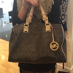 Micheal Kors purse