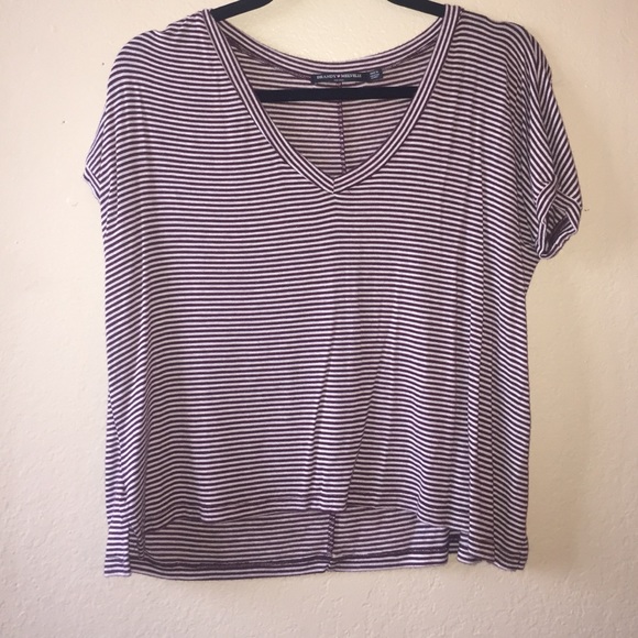 Brandy Melville: loose VNeck