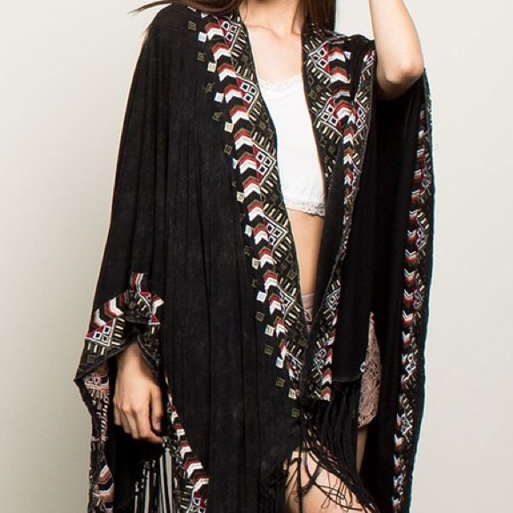 Aztec Print Poncho - Picture 3 of 4