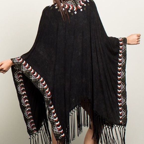 Aztec Print Poncho - Picture 4 of 4