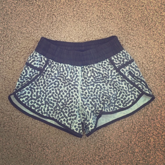 Lululemon tracker shorts