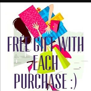 FREE GIFT🛍