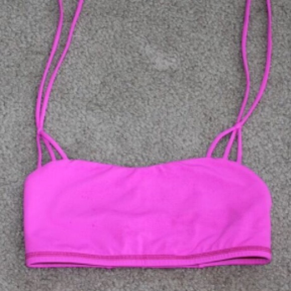 Lululemon wandering yogi bra veuc Paris pink