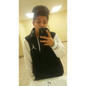 Meet your Posher, Ange