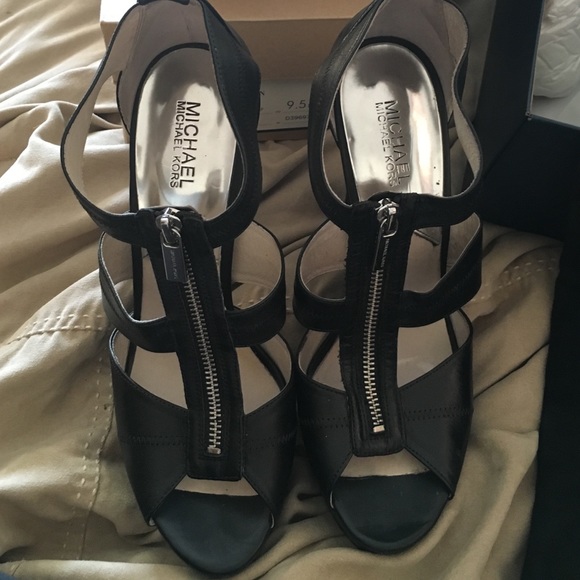 Michael Kors open toe pumps - Picture 1 of 4