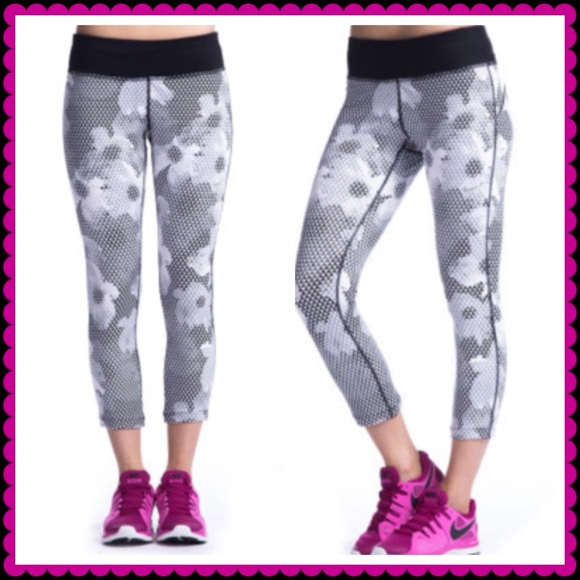 Nike Epic Running Crops NWOT