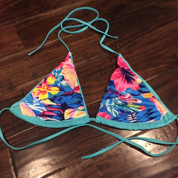 Reversible triangle bikini top