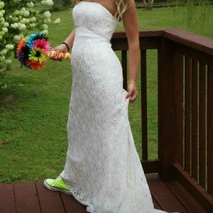 White lace strapless wedding dress