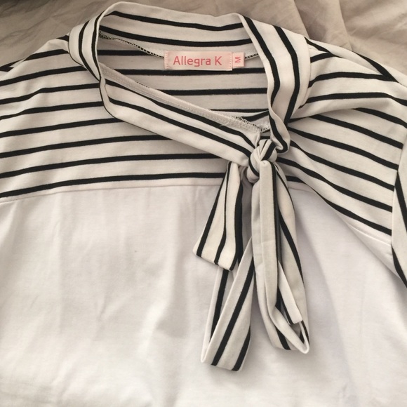 Long sleeve shirt with tie at the neck - Picture 2 of 2