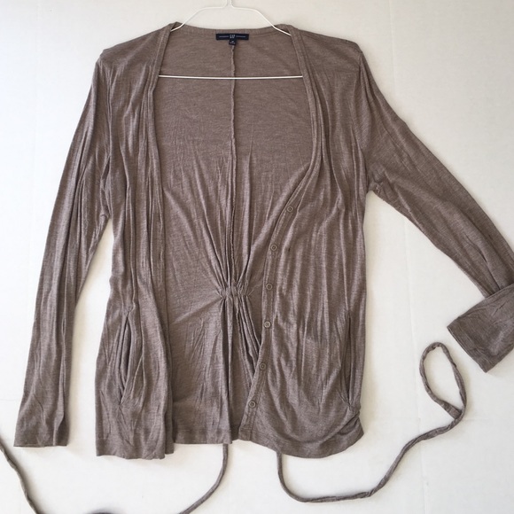 Gap sweater