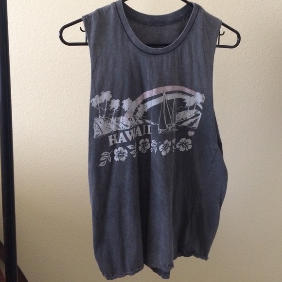 Brandy Melville Hawaii muscle t