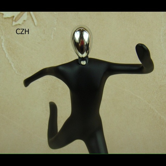 #Soccer statue, - Picture 3 of 3