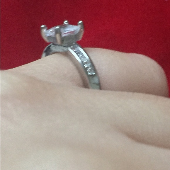 Beautiful Cz silver ring - Picture 2 of 3