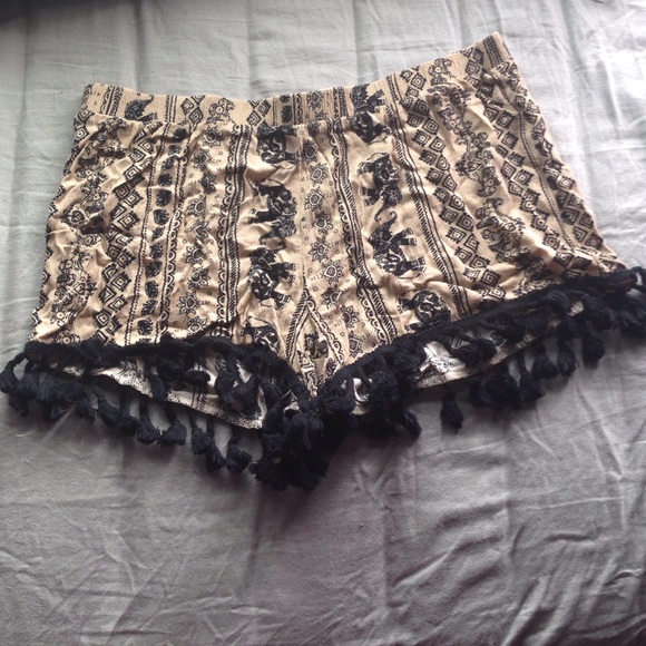 Loose fit tasseled boho shorts